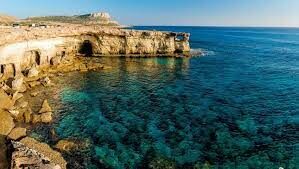 К какой части света географически относится остров Кипр?