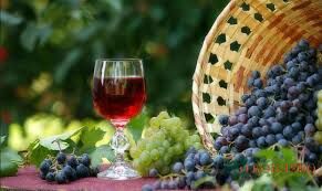 Какие вина вырабатываются из двух или нескольких партий виноматериалов из разных сортов винограда?