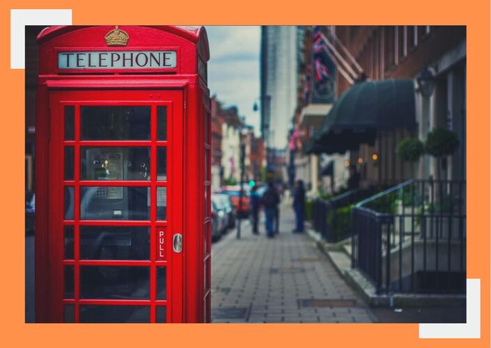 Красные телефонные будки, ставшие одним из символов Великобритании, появились в…