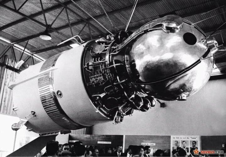 Как назывался космический корабль, на котором Гагарин совершил свой полёт?