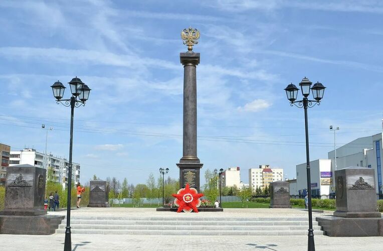 Этот город был связующим пунктом коммуникации блокадного Ленинграда с Большой землёй. Через него в Ленинград поставляли вооружение, продовольствие, медикаменты, что позволило городу выстоять в годы блокады.